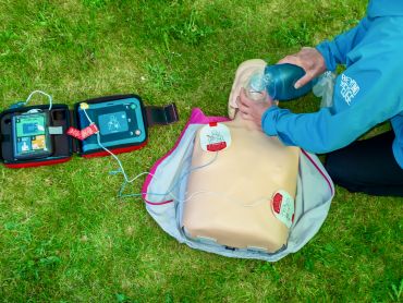 Delivering CPR on an outdoor first aid course in the Peak District