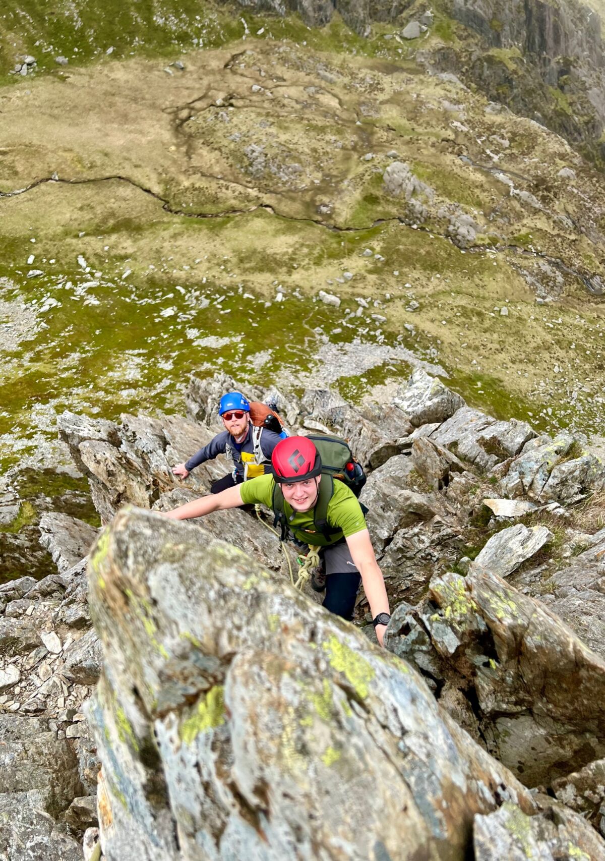 Two men on an Advanced Scrambling course on Cneifon Arete in Eryri.