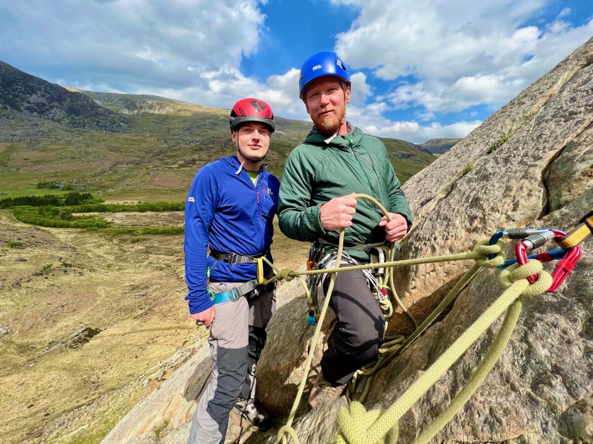 Two men tied to a rope on Little Tryfan in Eryri whilst on an Advanced Scrambling course.